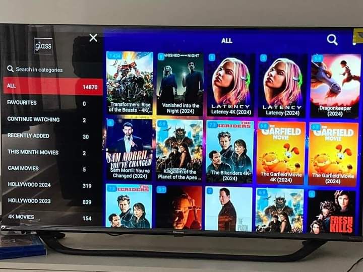 Foto de perfil de Amanda T. avaliando o aplicativo no Fire Stick